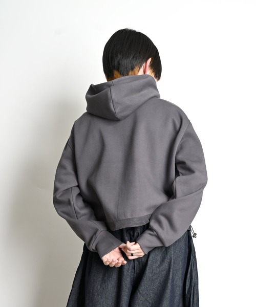 MARAI（マーライ）の「サカリバダブルジップショートパーカー ドロスト フーディー（パーカー・レディース・グレー/チャコール/ベージュ/イエロー・フリー）」の9枚目の写真