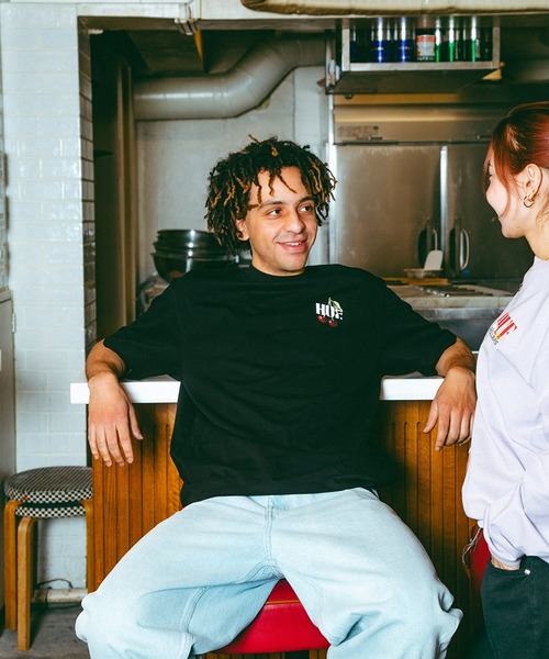 HUF（ハフ）の「SET OF CHERRIES TEE（Tシャツ/カットソー・メンズ・ブラック/ナチュラル・S/M/L/XL/XXL）」の3枚目の写真