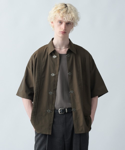 HARE（ハレ）の「【SET UP対応】YOSEプリーツメタルボタンシャツ(HARE)（シャツ/ブラウス・メンズ・ブラック/グレー系その他/グレー/レッド/ブラウン系その他・FREE）」の2枚目の写真
