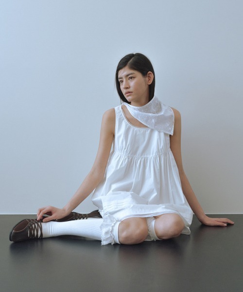 clor(クロル)の「PINTUCK MINI DRESS(ワンピース・レディース・スカイブルー/ホワイト/ブラック・M/S)」の11枚目の写真