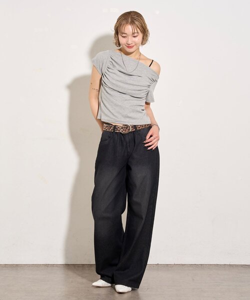 WHO'S WHO gallery(フーズフーギャラリー)の「ギャザーオフショル半袖トップス(Tシャツ/カットソー・レディース・オフホワイト/グレー/ブラック・FREE)」の12枚目の写真