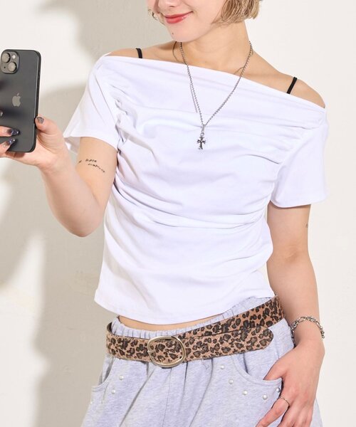 WHO'S WHO gallery(フーズフーギャラリー)の「ギャザーオフショル半袖トップス(Tシャツ/カットソー・レディース・オフホワイト/グレー/ブラック・FREE)」の13枚目の写真