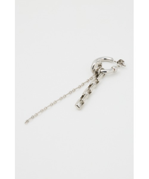 SLY(スライ)の「ASYMMETRY HOOP P/EARRING アシンメトリー フープ ピアス(ピアス(両耳用)・レディース・シルバー・FREE)」の3枚目の写真