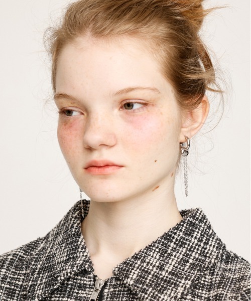 ◆JACQUEMUS◆アシンメトリーフープピアス 関税込】JACQUEMUS ジャックムス アシンメトリー ピアス ロゴ