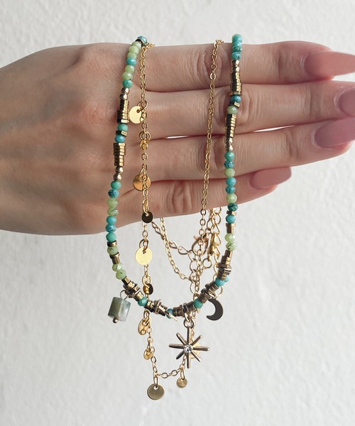 UNE MANSION(ユヌマンション)の「【別途着用可能】ブルーサマービーズ&ゴールドマリンレイヤードセットネックレス(ネックレス・レディース・ゴールド・FREE)」の2枚目の写真