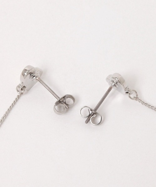 FOREVER 21（フォーエバー トゥエンティーワン）の「ハートチェーンピアス（ピアス（両耳用）・レディース・ゴールド/シルバー・FREE）」の3枚目の写真