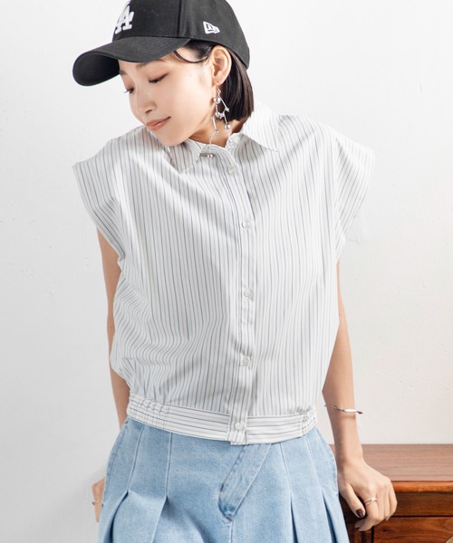 MILLION CARATS(ミリオンカラッツ)の「【立体タック×肩幅カバー】すっきり見せも今っぽシルエットも!涼しさと抜け感のバランス◎ 洒落感ストライプで夏の主役ブラウス(シャツ/ブラウス・レディース・ブルー/オフホワイト/ベージュ・FREE)」の2枚目の写真