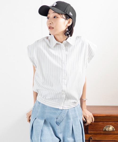 MILLION CARATS(ミリオンカラッツ)の「【立体タック×肩幅カバー】すっきり見せも今っぽシルエットも!涼しさと抜け感のバランス◎ 洒落感ストライプで夏の主役ブラウス(シャツ/ブラウス・レディース・ブルー/オフホワイト/ベージュ・FREE)」の6枚目の写真