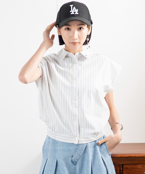 MILLION CARATS(ミリオンカラッツ)の「【立体タック×肩幅カバー】すっきり見せも今っぽシルエットも!涼しさと抜け感のバランス◎ 洒落感ストライプで夏の主役ブラウス(シャツ/ブラウス・レディース・ブルー/オフホワイト/ベージュ・FREE)」の7枚目の写真