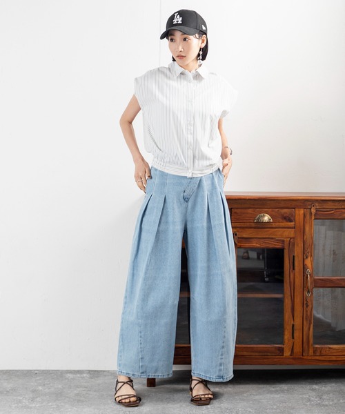 MILLION CARATS(ミリオンカラッツ)の「【立体タック×肩幅カバー】すっきり見せも今っぽシルエットも!涼しさと抜け感のバランス◎ 洒落感ストライプで夏の主役ブラウス(シャツ/ブラウス・レディース・ブルー/オフホワイト/ベージュ・FREE)」の8枚目の写真