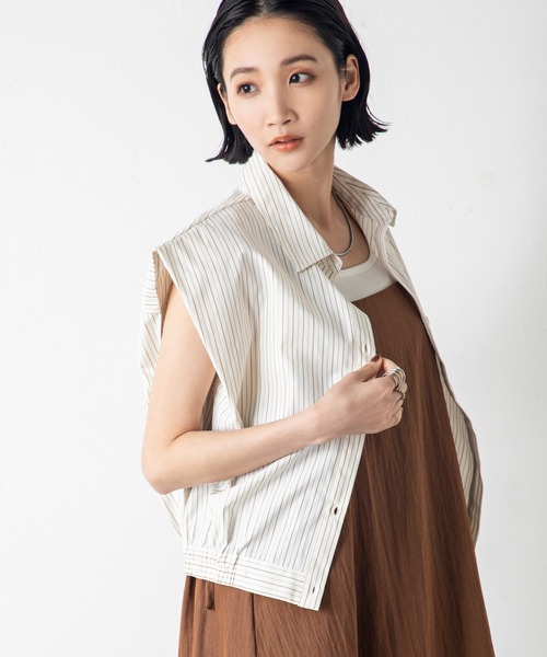 MILLION CARATS(ミリオンカラッツ)の「【立体タック×肩幅カバー】すっきり見せも今っぽシルエットも!涼しさと抜け感のバランス◎ 洒落感ストライプで夏の主役ブラウス(シャツ/ブラウス・レディース・ブルー/オフホワイト/ベージュ・FREE)」の19枚目の写真