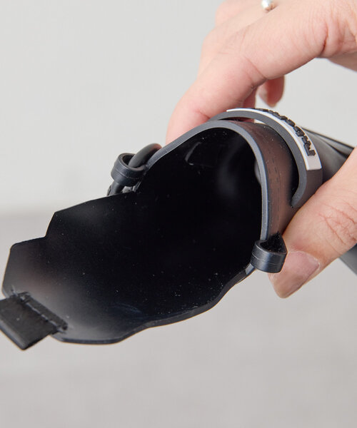 ear PAPILLONNER（イアパピヨネ）の「【Pabe Pabe（パべパべ）】Rainboot AirPods bag/レインブーツ エアーポッズバッグ（その他小物・レディース・ピンク/ブラック・FREE）」の12枚目の写真