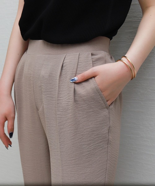libelle more(リベル モア)の「ジョーゼットセンタープレステーパードパンツ(その他パンツ・レディース・ベージュ/モカ/ブラック・M)」の9枚目の写真