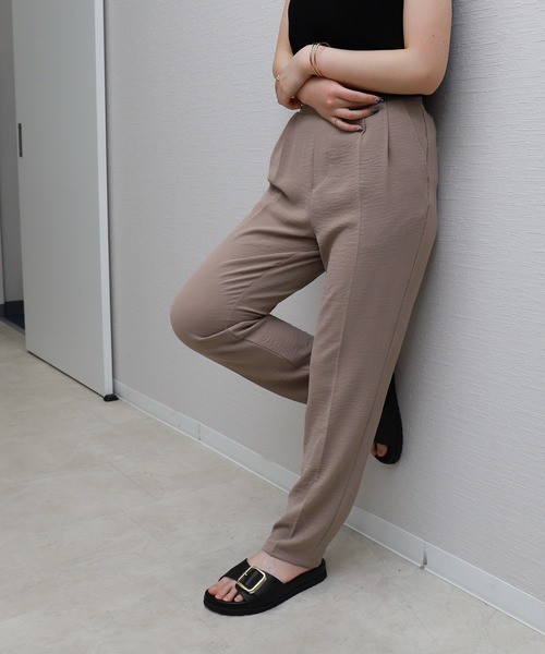 libelle more(リベル モア)の「ジョーゼットセンタープレステーパードパンツ(その他パンツ・レディース・ベージュ/モカ/ブラック・M)」の11枚目の写真