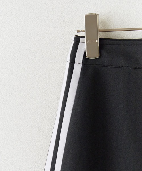 adidas(アディダス)の「adidas/アディダス 3S MINI SKIRT ミニスカート(スカート・レディース・ブラック・M/L/S/XS)」の9枚目の写真
