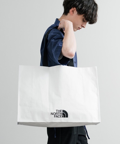 THE NORTH FACE(ザノースフェイス)の「THE NORTH FACE ザ・ノースフェイス Tarpaulin Eco Bag Large ワンポイントロゴ入り大容量2WAYエコバッグ(エコバッグ/サブバッグ・メンズ・ホワイト・FREE)」の4枚目の写真
