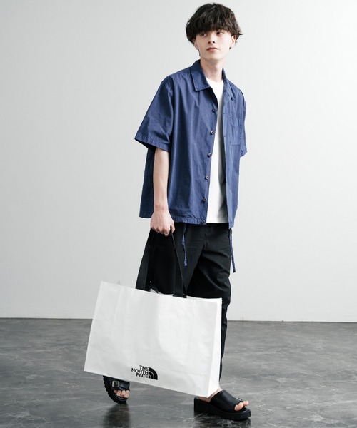 THE NORTH FACE(ザノースフェイス)の「THE NORTH FACE ザ・ノースフェイス Tarpaulin Eco Bag Large ワンポイントロゴ入り大容量2WAYエコバッグ(エコバッグ/サブバッグ・メンズ・ホワイト・FREE)」の5枚目の写真