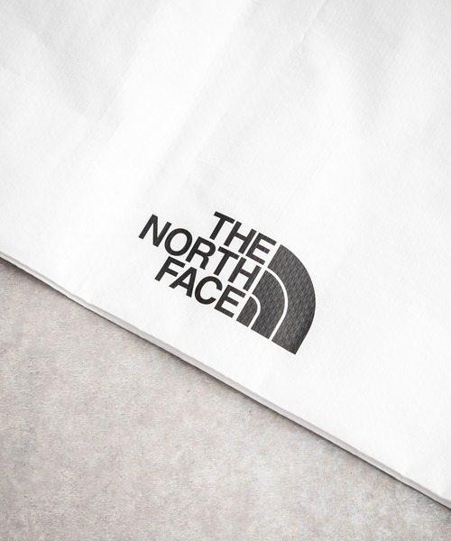 THE NORTH FACE(ザノースフェイス)の「THE NORTH FACE ザ・ノースフェイス Tarpaulin Eco Bag Large ワンポイントロゴ入り大容量2WAYエコバッグ(エコバッグ/サブバッグ・メンズ・ホワイト・FREE)」の12枚目の写真