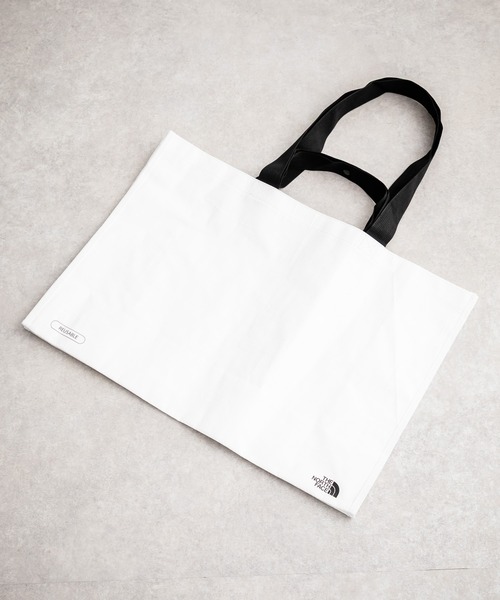 THE NORTH FACE(ザノースフェイス)の「THE NORTH FACE ザ・ノースフェイス Tarpaulin Eco Bag Large ワンポイントロゴ入り大容量2WAYエコバッグ(エコバッグ/サブバッグ・メンズ・ホワイト・FREE)」の13枚目の写真