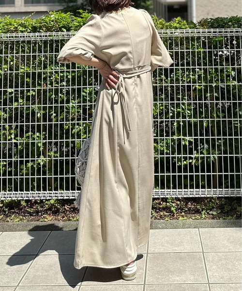 mi via loca（ミヴィアロカ）の「バルーンスリーブロングワンピース（ワンピース・レディース・ベージュ/ブラック・FREE）」の20枚目の写真