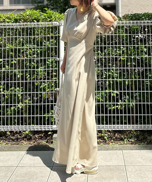 mi via loca（ミヴィアロカ）の「バルーンスリーブロングワンピース（ワンピース・レディース・ベージュ/ブラック・FREE）」の21枚目の写真