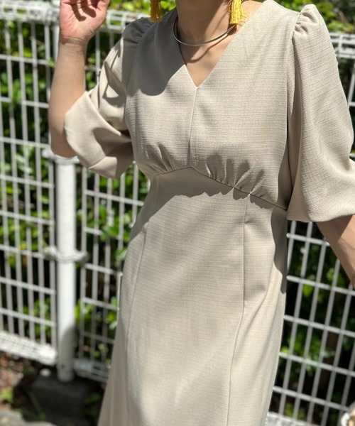 mi via loca（ミヴィアロカ）の「バルーンスリーブロングワンピース（ワンピース・レディース・ベージュ/ブラック・FREE）」の17枚目の写真