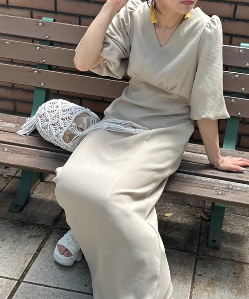 mi via loca（ミヴィアロカ）の「バルーンスリーブロングワンピース（ワンピース・レディース・ベージュ/ブラック・FREE）」の16枚目の写真