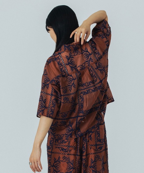 ROSE BUD（ローズバッド）の「EMBROIDERY SHIRT（シャツ/ブラウス・レディース・ブラック/ホワイト/ブラウン・ONE SIZE）」の15枚目の写真
