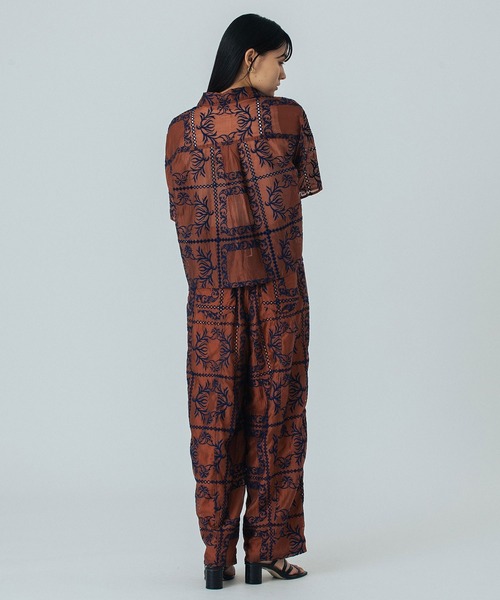 ROSE BUD（ローズバッド）の「EMBROIDERY SHIRT（シャツ/ブラウス・レディース・ブラック/ホワイト/ブラウン・ONE SIZE）」の6枚目の写真