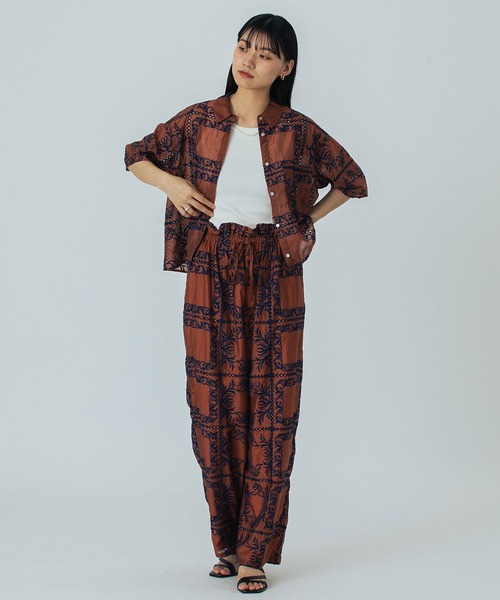 ROSE BUD（ローズバッド）の「EMBROIDERY SHIRT（シャツ/ブラウス・レディース・ブラック/ホワイト/ブラウン・ONE SIZE）」の5枚目の写真