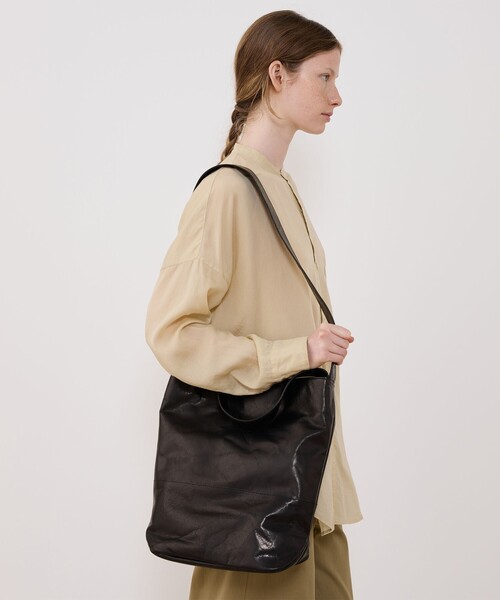 TOMORROWLAND (トゥモローランド)の「les basiques ショルダーバッグ(ショルダーバッグ・レディース・ブラック・FREE)」の2枚目の写真