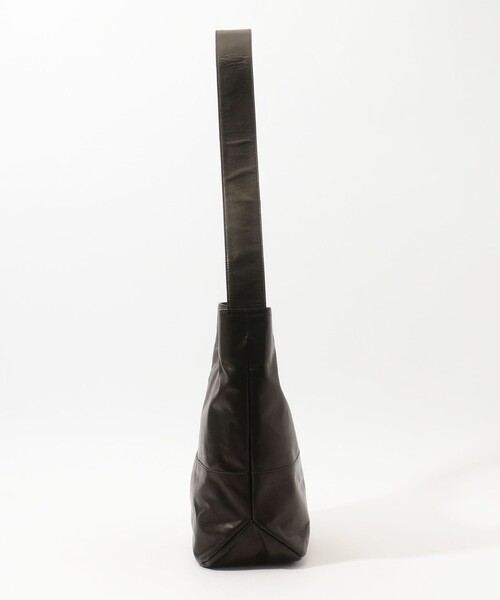 TOMORROWLAND (トゥモローランド)の「les basiques ショルダーバッグ(ショルダーバッグ・レディース・ブラック・FREE)」の4枚目の写真