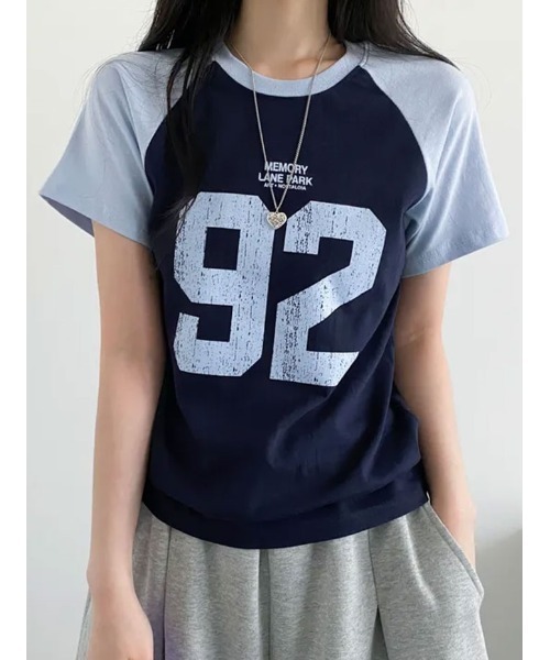 VIVID LADY（ビビッドレディー）の「ナンバリングプリント ラグラン半袖Tシャツ（Tシャツ/カットソー・レディース・ネイビー/チャコールグレー/オートミール/ライトグレー・FREE）」の4枚目の写真