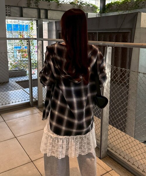 continuer de NICE CLAUP(コンティニューデナイスクラップ)の「【レイヤードを楽しむならコレ!】レースドロストキャミワンピース(ワンピース・レディース・オフホワイト/ブラック・FREE)」の18枚目の写真