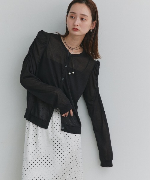 ad thie(アドティエ)の「パフスリーブ シアーカーディガン(カーディガン/ボレロ・レディース・ライトグレー/レッド/ブラック/アイボリー/ライトピンク/ライトパープル・FREE)」の2枚目の写真