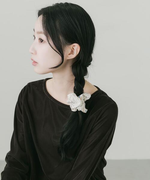 SMELLY(スメリー)の「アソートプリントシュシュ(ヘアゴム・レディース・イエロー系その他/ブルー系その他/ベージュ系その他・-)」の4枚目の写真