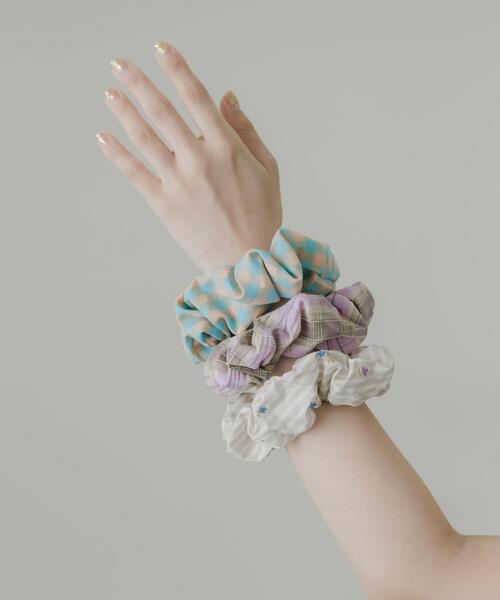 SMELLY(スメリー)の「アソートプリントシュシュ(ヘアゴム・レディース・イエロー系その他/ブルー系その他/ベージュ系その他・-)」の13枚目の写真