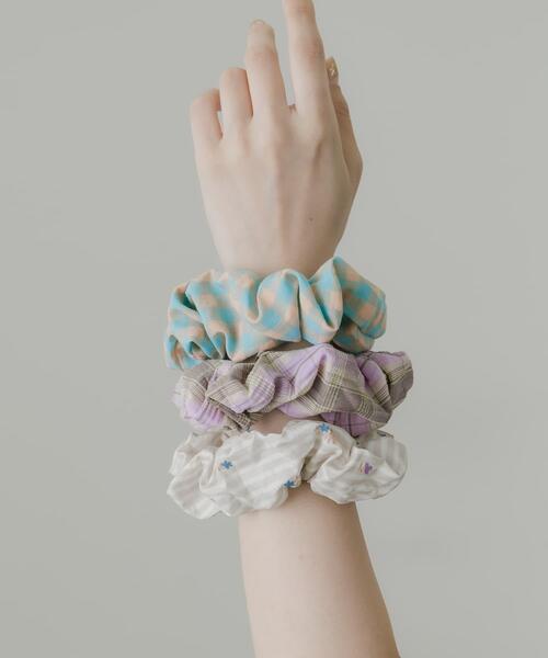 SMELLY(スメリー)の「アソートプリントシュシュ(ヘアゴム・レディース・イエロー系その他/ブルー系その他/ベージュ系その他・-)」の14枚目の写真