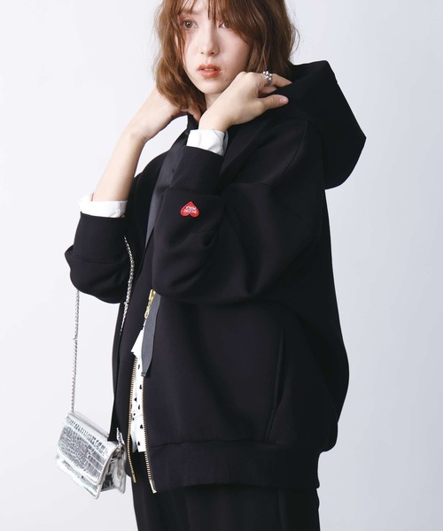 PICCIN PERLA（ピッチンペルラ）の「ダンボールビッグフーディー(UNISEX)（パーカー・レディース・ブラック/オフホワイト・M）」の2枚目の写真