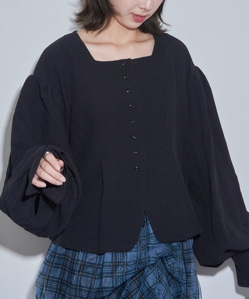 MAISON BREEZE reveur（メゾンブリーズレヴール）の「【MAISON BREEZE reveur】バルーンスリーブスクエアネックブラウス  結婚式 二次会 パーティー フォーマル オケージョン（シャツ/ブラウス・レディース・オフホワイト/ブラック・FREE）」の3枚目の写真