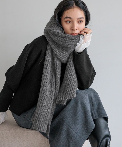 LOWRYS FARM（ローリーズファーム）の「リブニットストール　580184（ストール/ショール・レディース・レッド/グレー/ブラウン/グリーン/ブルー・FREE）」の2枚目の写真