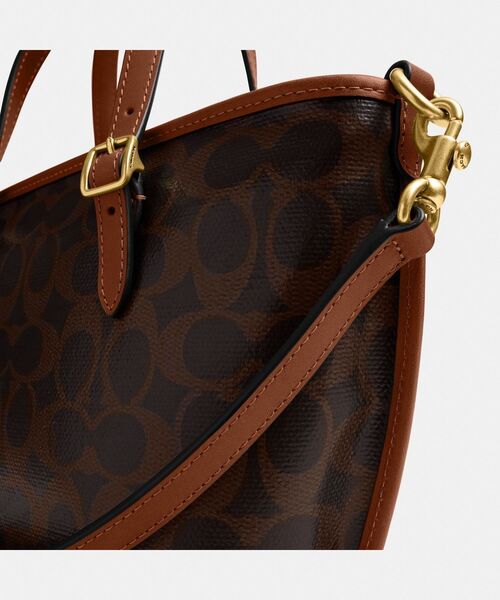 COACH(コーチ)の「タクシー トート バッグ 21・シグネチャー キャンバス(ショルダーバッグ・レディース・ブラウン系その他・ONE)」の3枚目の写真