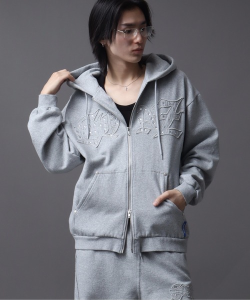 SEQUENZ（シークエンズ）の「【SEQUENZ（シークエンズ）】APPLIQUE STUDS FADE ZIP P/K（パーカー・メンズ・ブラック/グレー/ブルー/ブラウン/レッド・S/M/L）」の3枚目の写真