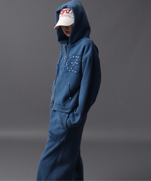 SEQUENZ（シークエンズ）の「【SEQUENZ（シークエンズ）】APPLIQUE STUDS FADE ZIP P/K（パーカー・メンズ・ブラック/グレー/ブルー/ブラウン/レッド・S/M/L）」の5枚目の写真