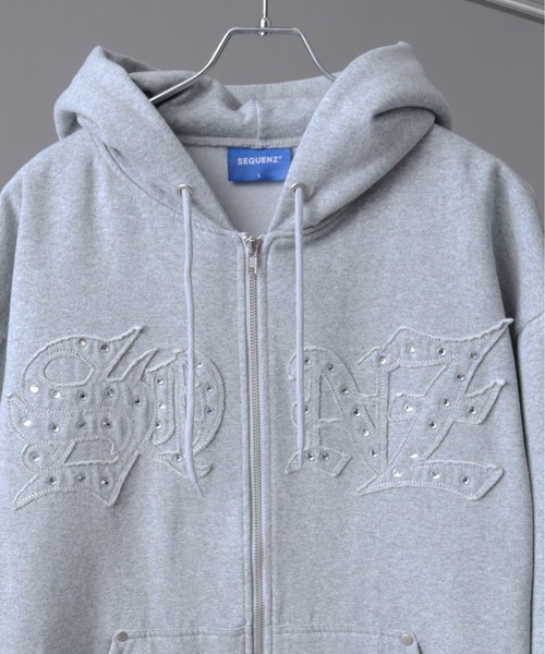 SEQUENZ（シークエンズ）の「【SEQUENZ（シークエンズ）】APPLIQUE STUDS FADE ZIP P/K（パーカー・メンズ・ブラック/グレー/ブルー/ブラウン/レッド・S/M/L）」の22枚目の写真