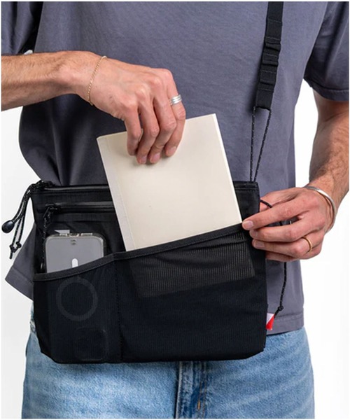LANDER(ランダ―)の「LANDER / SCHOSCHE BAG 2L(ショルダーバッグ・メンズ・ブラック・FREE)」の4枚目の写真