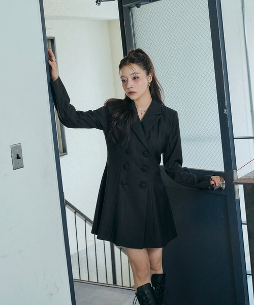 ANDGEEBEE(アンジービー)の「ダブルボタンジャケットワンピ(ワンピース・レディース・チャコールグレー/ブラック・FREE)」の10枚目の写真