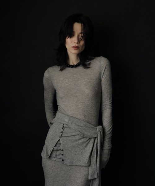 anuke（アンヌーク）の「anuke Sheer Rib Cardigan（ニット/セーター・レディース・ライトグレー/ブラック/オフホワイト・FREE）」の12枚目の写真