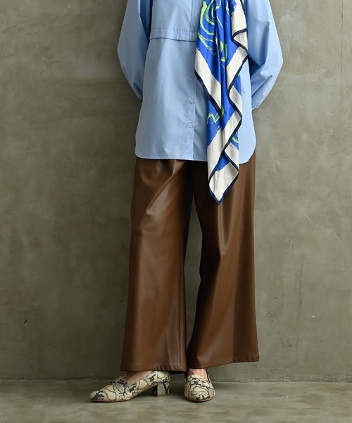 フェイクレザーワイドパンツ