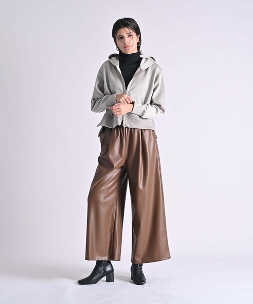 RAW FUDGE(ローファッジ)の「フェイクレザーワイドパンツ(その他パンツ・レディース・ブラウン/ブラック・M)」の17枚目の写真